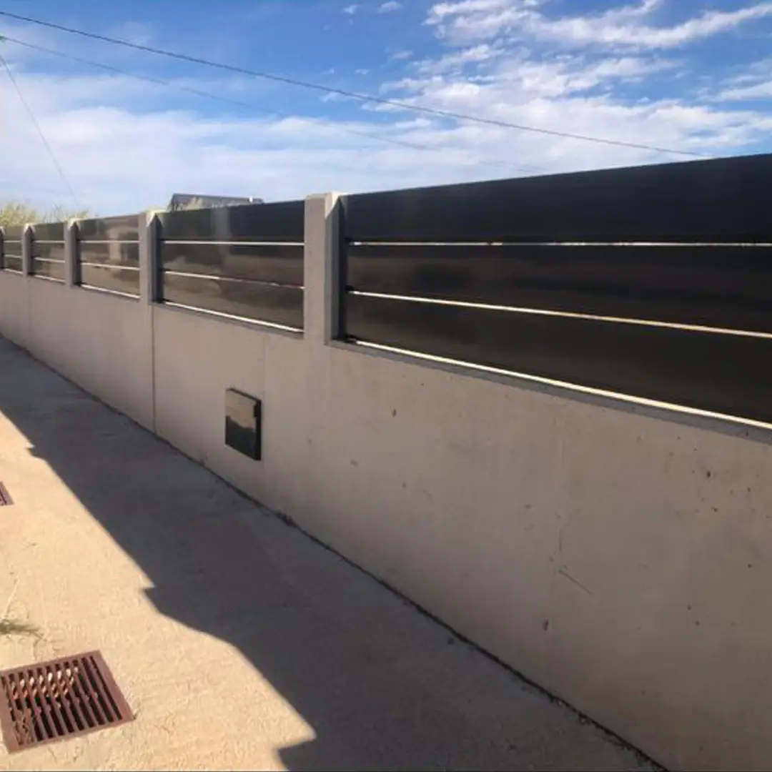 Baranda exterior de láminas horizontales - Imagen 2