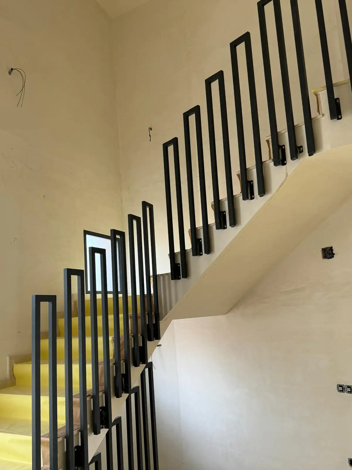 Barandilla de Escalera Interior con Barras en Forma de U Invertida - Imagen 2